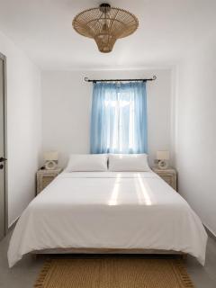 Spacious Cycladic House near Logaras Beach - 8