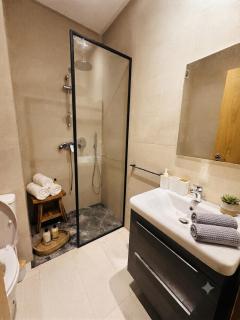 Luxury Spacious Poolside Terrace 2 Bedrooms - 8