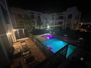 Luxury Spacious Poolside Terrace 2 Bedrooms - 6