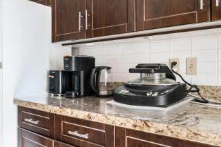 Central Vancouver 1BD Close to Transit - 6
