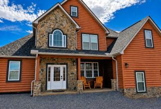 Luxury 6 BED 5 BATH Mountain Cabin HOT TUB Theater Sleeps 20 IDEAL LOCATION Fireplace KING SUITES Fire Pit GAME ROOM - 1