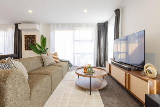 Modern family home, 3 bedrooms, 2 bathrooms Sleeps 6 - 0