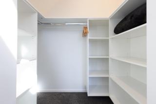 Modern family home, 3 bedrooms, 2 bathrooms Sleeps 6 - 9