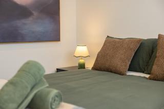 Modern family home, 3 bedrooms, 2 bathrooms Sleeps 6 - 7