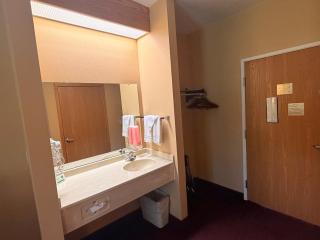 Pocahontas Inn & Suites - 7