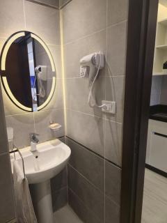 Studio Apartment with Pool View in Alhambra Avenue South - 4