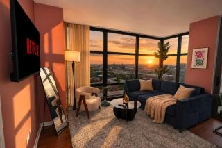Skyline Luxury 19th Floor Retreat Near Grant Park - 9