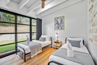 Creekside Cottage, pet friendly w pool - Perwillowen - 1