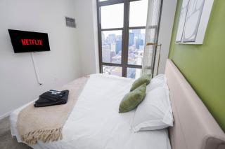 29th Floor 2BR Grant Park Suite with Balcony, Gym - 8