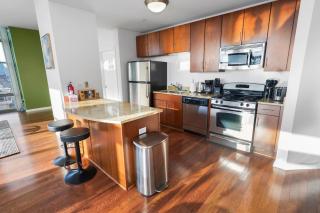 29th Floor 2BR Grant Park Suite with Balcony, Gym - 0
