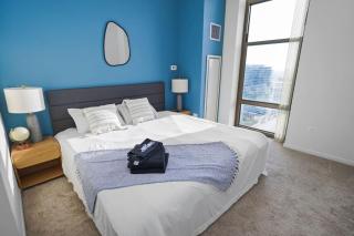 29th Floor 2BR Grant Park Suite with Balcony, Gym - 3