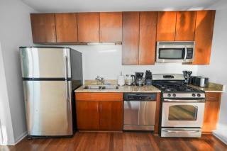 29th Floor 2BR Grant Park Suite with Balcony, Gym - 1