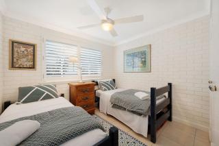 Shipton Lodge unit 3 Moffat Beach QLD - 2