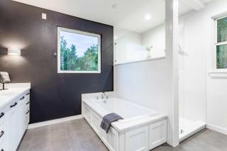 Massive Compound w Pool & Hot tub, Near Rainey St - Austin - 9