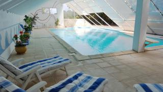 Villa spacieuse à Crastes avec piscine privée et vue montagne - 0