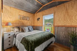 Beautiful Cabin l 2 Bedrooms l Direct Access to Brimstone l Hot Tubs l Fire Pits - 0