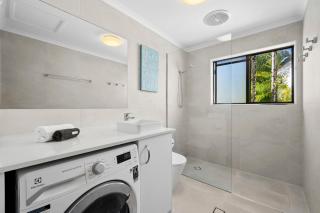 2 Bedroom Renovated Townhouse, Walk to Noosa River - 2