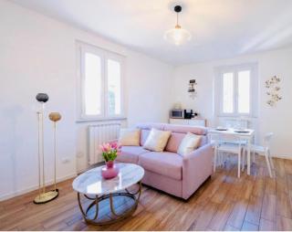 Lora diamond Suite 3, free private parking, self check in, air conditioner - Como - 7