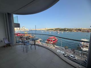 Penthouse with sea view in Sliema, The Strand - 9