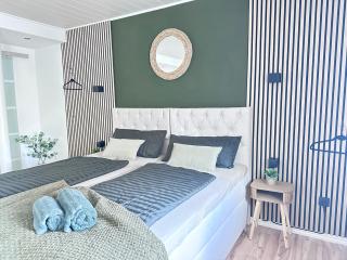 Suite House - Magnolia - Oak - Sage - 5