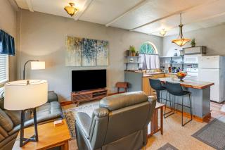 Ranch Suite w/ Hot Tub! Couple’s Stay in La Center - 9