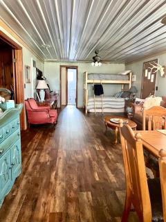 Quiet Farmhouse IN THE COUNTRY close to major theme parks - 0