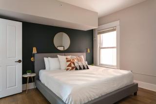worthy 2BR Hotel Suite Heart of Gaslamp - 6
