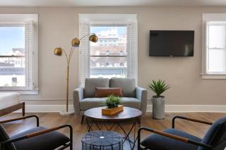 worthy 2BR Hotel Suite Heart of Gaslamp - 3