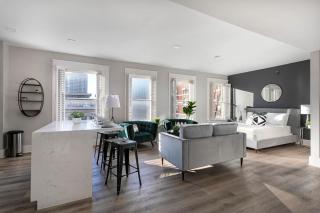 Walk to Gaslamp Designer 2BR w Premium Beds - 9