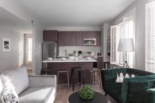 Walk to Gaslamp Designer 2BR w Premium Beds - 8