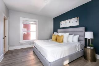 Walk to Gaslamp Designer 2BR w Premium Beds - 7
