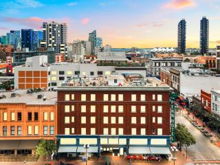 Walk to Gaslamp Designer 2BR w Premium Beds - 5