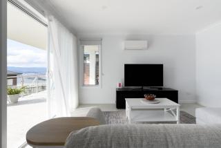 Wake Up to Stunning Tamar Valley Views - 4