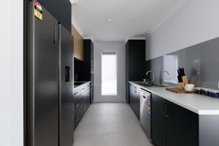 Wake Up to Stunning Tamar Valley Views - 2