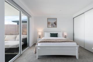 Wake Up to Stunning Tamar Valley Views - 1