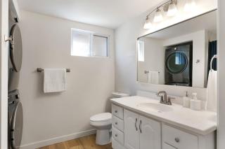 Modern West Seattle Suite - With AC - Sleeps 6 - 2