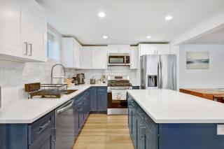Modern West Seattle Suite - With AC - Sleeps 6 - 1