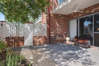 Designer Stay with Courtyard Bassendean near Swan Valley - 7