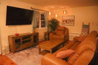 Lake Haven - Lakefront Getaway - Hot Tub, Decks, Fires & More - 9