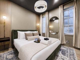 The Velvet Manor Luxe 3BR Jacuzzi Garage - 9