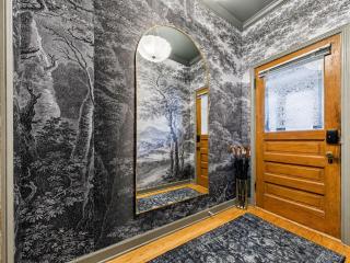 The Velvet Manor Luxe 3BR Jacuzzi Garage - 3