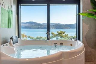 Geoje Rainbow Kids Pool Villa - 8