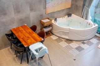 Geoje Rainbow Kids Pool Villa - 4