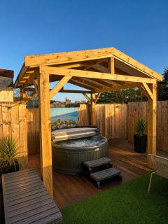 Seadream Luxury Hot Tub Holiday Home Homesweetholidayhomes - 0