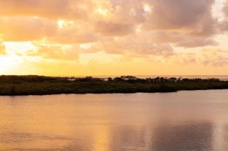 Waterfront on Duporth - river views - walk to CBD - 7