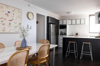 Waterfront on Duporth - river views - walk to CBD - 3