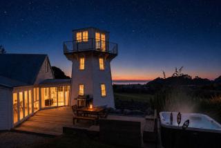 The Lighthouse at Ligar Bay - Romantic Coastal Escape with Spa - 9