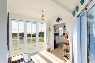 The Lighthouse at Ligar Bay - Romantic Coastal Escape with Spa - 7