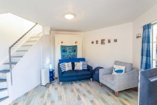 The Lighthouse at Ligar Bay - Romantic Coastal Escape with Spa - 1
