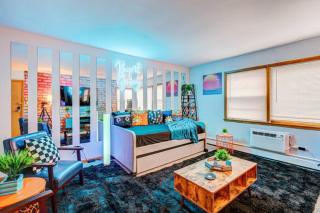 90s Condo| King Bed | 65” Smart TV | Arcade Game - 4